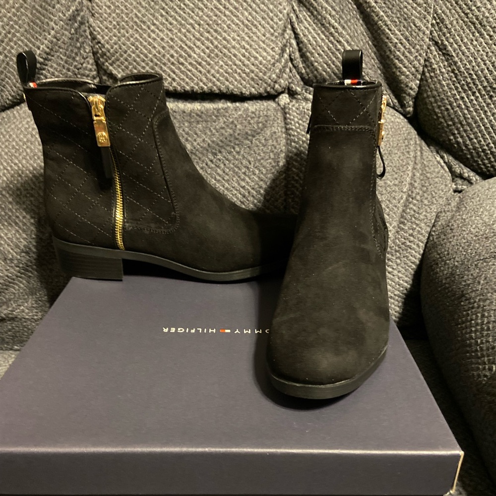 Tommy Hilfiger Black Ankle Boots with Textured Sole